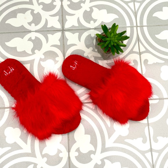 Malvados Red Faux Fur Slumber Slippers - Picture 1 of 6